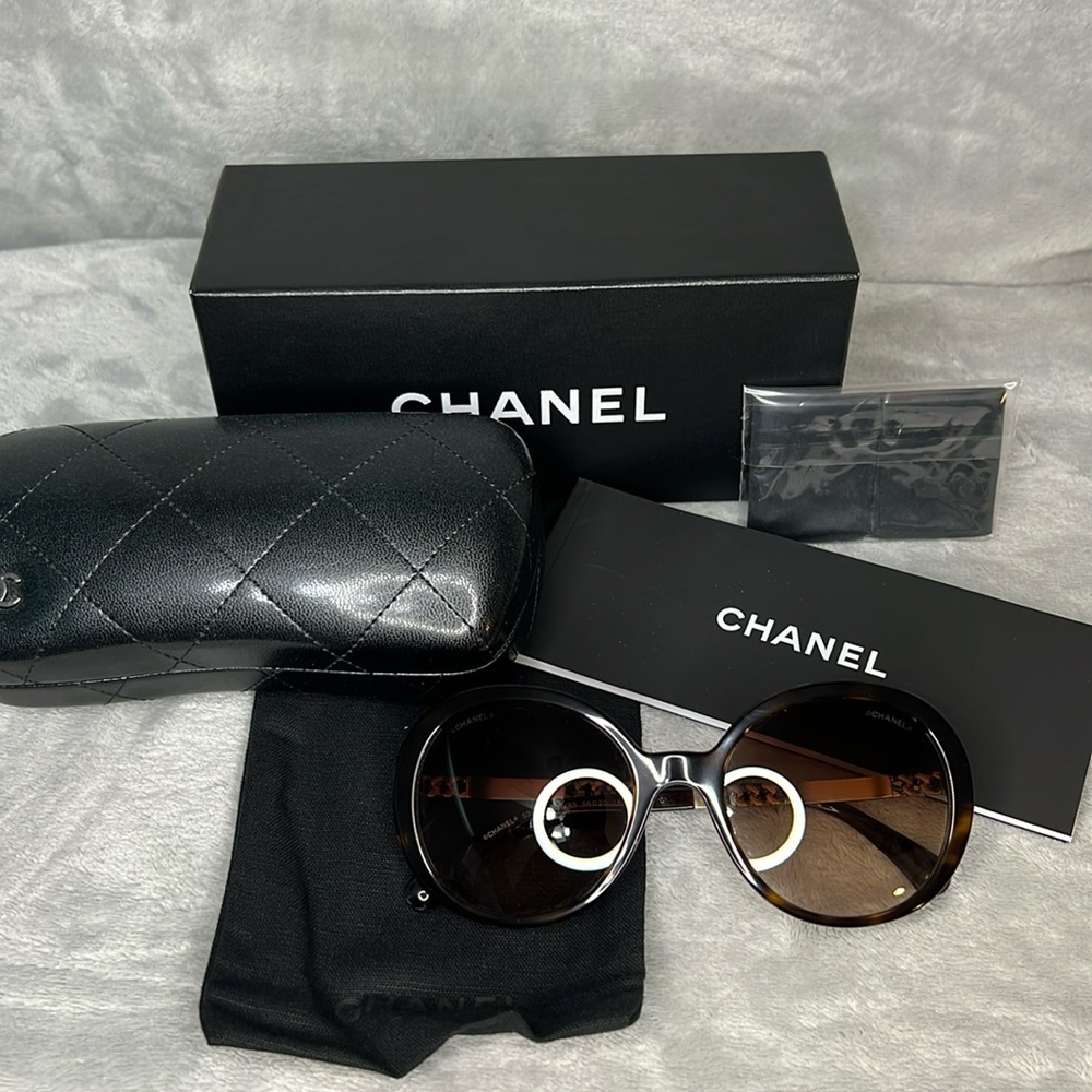 BRAND NEW! NEVER WORN! Chanel 5353 sunglasses